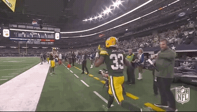 Football Player In Green Jersey Number 33 Running GIF