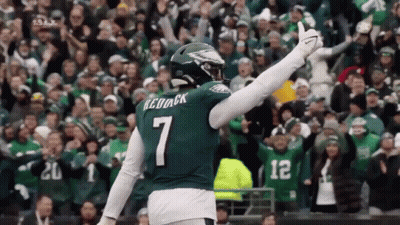 Football Player In Green Jersey Number 7 GIF
