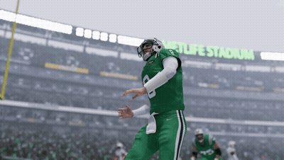 Football Player In Green Jersey Number 8 GIF