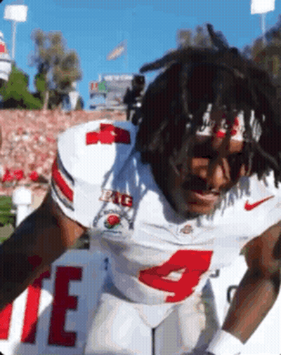Football Player In Number 4 Jersey GIF
