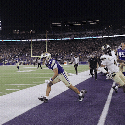 Football Player In Number 4 Jersey Running GIF