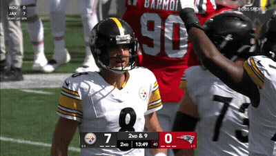 Football Player In Number 8 Jersey GIF