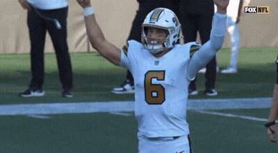 Football Player In White Jersey Number 6 GIF