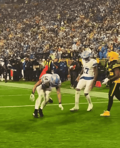 Football Player Number 17 Running On Field GIF