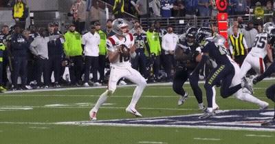 Football Player Number 39 Running With Ball GIF