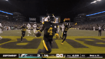 Football Player Number 4 Running With Ball GIF