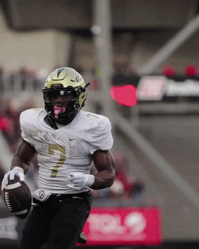 Football Player Number 7 Running With Ball GIF