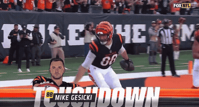 Football Player Number 88 Running With Ball GIF