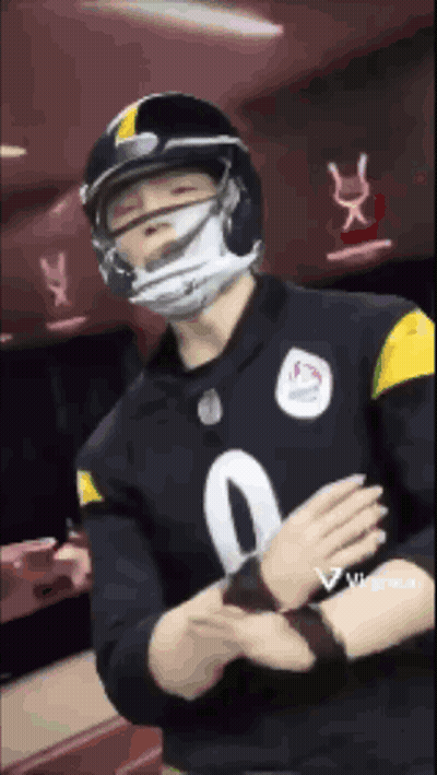 Football Player Wearing Helmet And Number 0 GIF