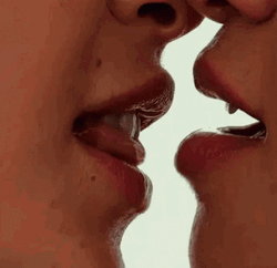 French Besos Apasionados GIF
