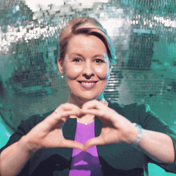 Ganz Sicher Berlin In-Out Heart Hand GIF