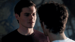 Gay Kiss Pretty Little Liars The Perfectionists GIF