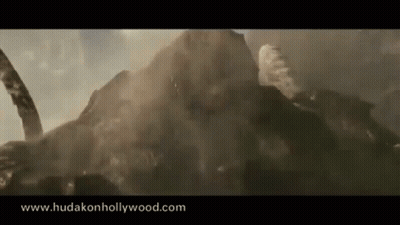 Pulpo gigante saliendo del agua GIF