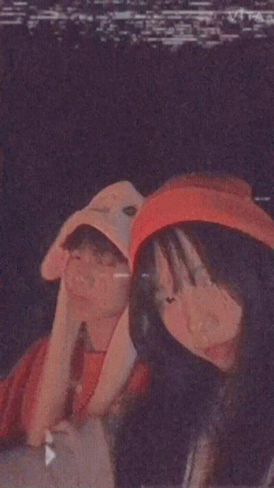 Girl Laying On Floor In Front Of Merry Go Round Fim Das Ferias GIF