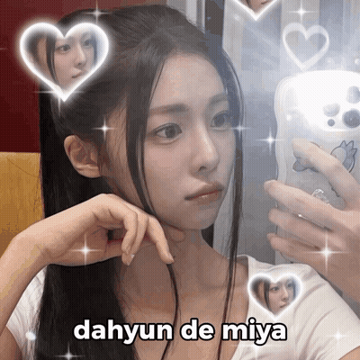 Girl Taking Selfie Dahyun De Miya GIF