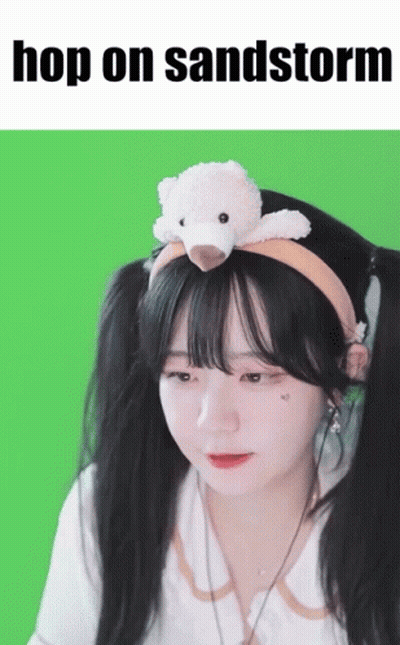 Chica con diadema de osito de peluche diciendo Hop On Sandstorm GIF