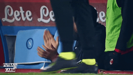 Giroud Standing Obation GIF