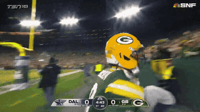 Jugador de Green Bay Packers con casco con letra G GIF