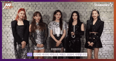 Group Of Girls In Front Of Brick Wall With Starnews GIF