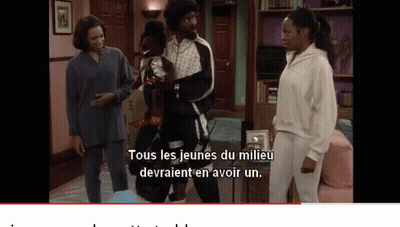 Group Of People In Living Room Tous Les Jeunes Du Milieu Devraient En Avoir Un GIF