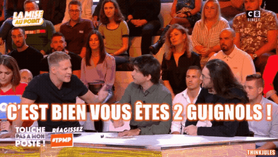 Group Of People Sitting In Front Of Screen La Mise Au Point GIF