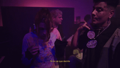 Group Standing In Dark Room Pero Puede Venir A Mi Club GIF