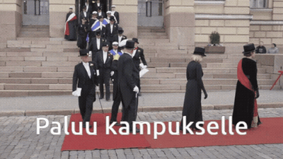 Group Walking On Red Carpet Paluu Kampuselle GIF