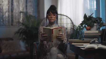 Hailee Steinfeld Transition Effect GIF