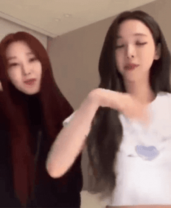 Hair Tuck Aespa Giselle And Karina Kpop GIF