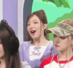 Hair Tuck Gidle Shuhua Kpop GIF