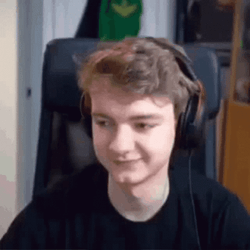 Happy Tommyinnit Swaying Head GIF