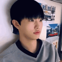 Hyeop Lee Side Eye Look GIF