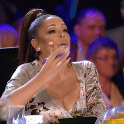 Isabela Pantoja Flying Kiss Waving Goodbye GIF