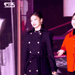 Itzy Member Yeji Cute Wave GIF