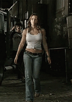 Jessica Biel As Erin The Texas Chainsaw Massacre GIF