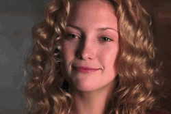Kate Hudson Cute Goodbye Smile GIF