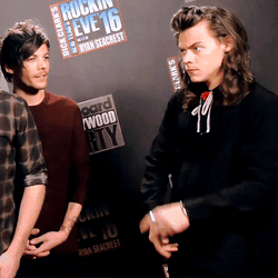 Larry Stylinson Harry And Louis GIF