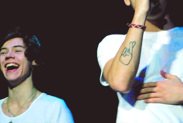Larry Stylinson Harry Styles GIF