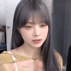 Le Sserafim Hong Eunchae Heart Finger Sign GIF
