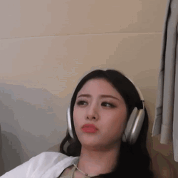 Le Sserafim Huh Yunjin Shock Face With Headphone GIF