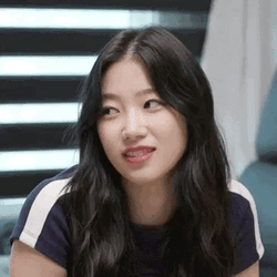 Le Sserafim Kazuha Cute Smile Long Hair GIF