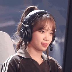 Le Sserafim Kim Chaewon Tongue Out GIF