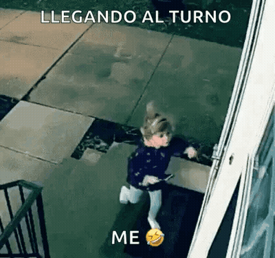 Little Girl Running Llegando Al Turno Me GIF