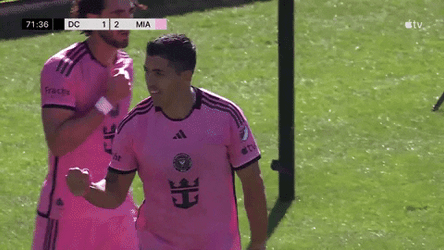 Luis Suarez Kiss Fist Hand And Finger Nail  GIF