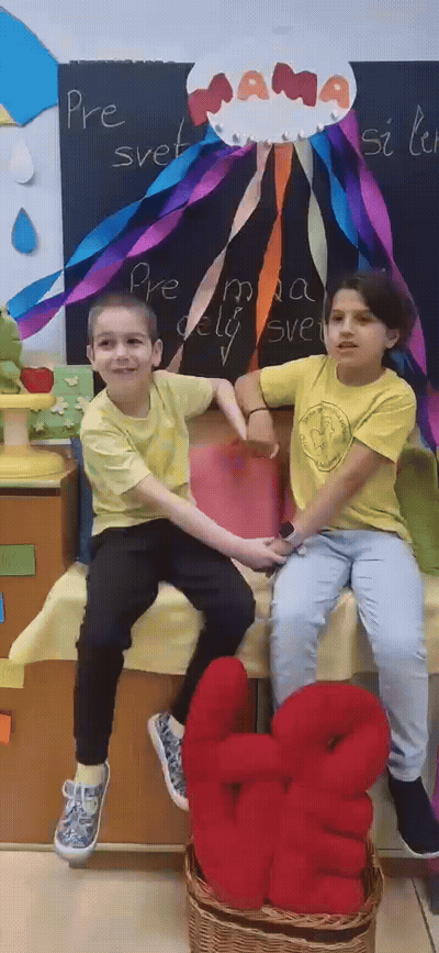 Mama Dominik And Emilia GIF