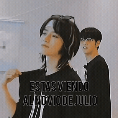 Man And Woman Estas Viendo Al Noviode Julio GIF