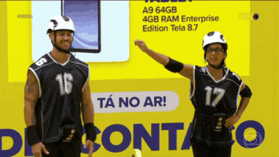 Man And Woman Facing Yellow Sign Ta No Ar GIF