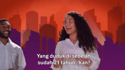 Man And Woman In Front Of City Skyline Yang Duduk Di Sebelah Sudah 21 Tahun GIF