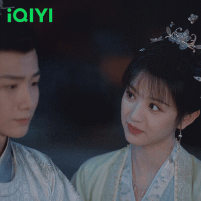 Man And Woman Kissing By IQYI Sign GIF