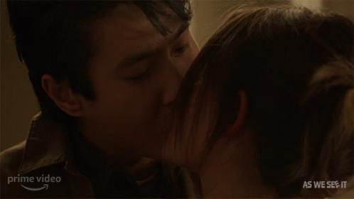 Man And Woman Kissing Scene GIF